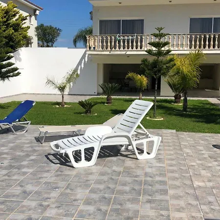 Jemima Villa *